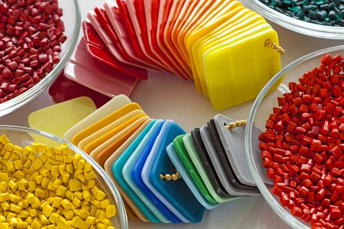 مواد اولیه از جنس پلی‌پروپیلن در رنگهای متنوع